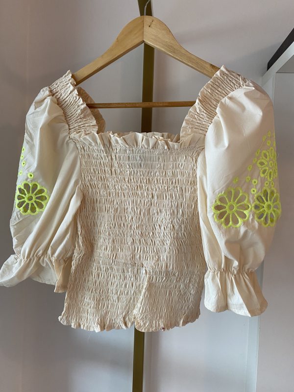 Blusa primavera bordada - Image 3